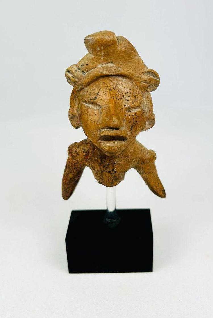 Pre-Columbian shaft tomb terracotta effigy fragment with headdress