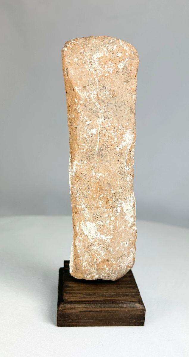 Ancient Near Eastern fertility goddess statue with pigment remains, c.600–300 BCE.