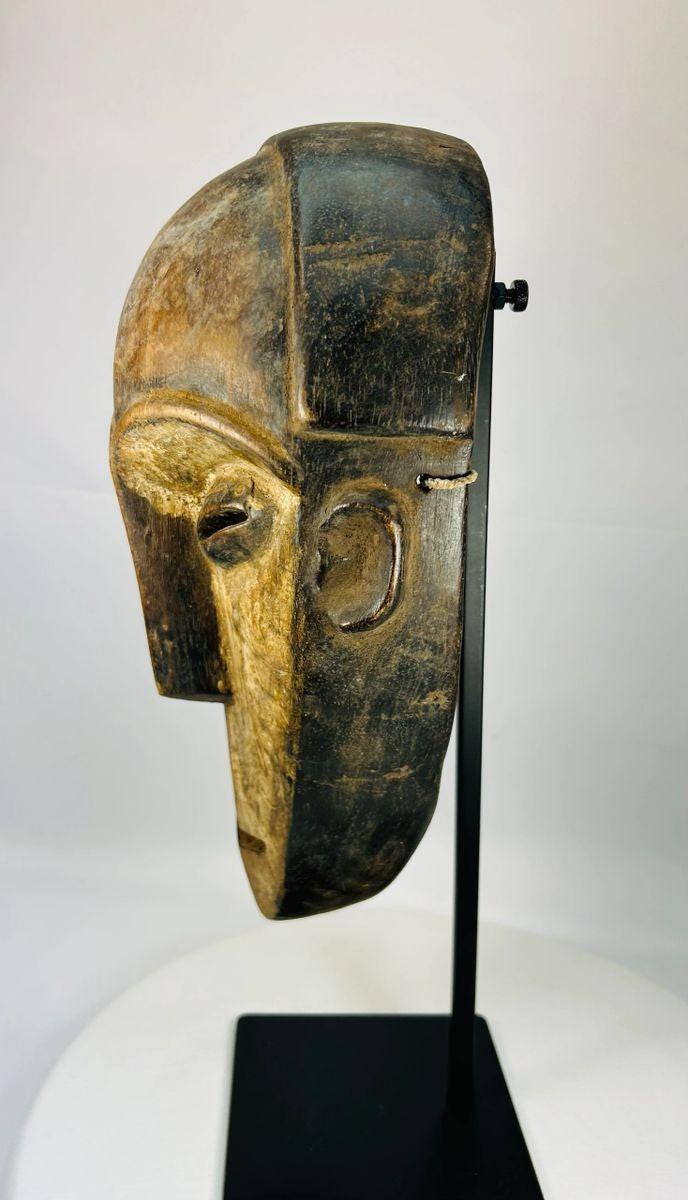 Traditional Côte d’Ivoire Dan mask with carved wood and ritual wear