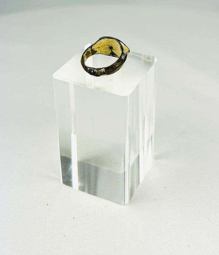 Ancient Roman bronze ring with engraved geometric motif used for sealing documents