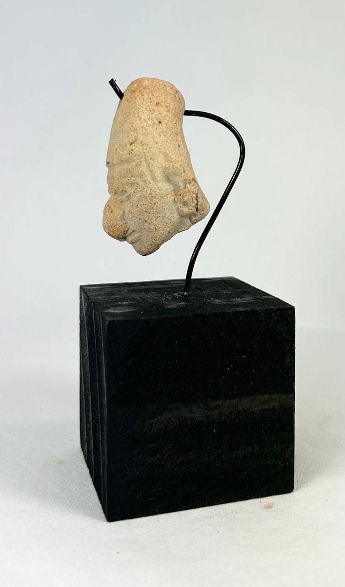 Ancient Colima Nayarit or Veracruz terracotta effigy pendant on stand