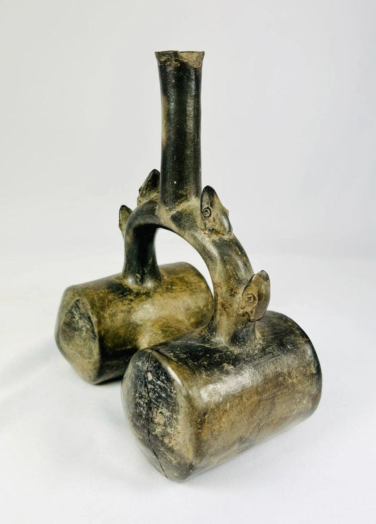 Pre-Columbian Peruvian stirrup vessel with dual spouts and fine finish