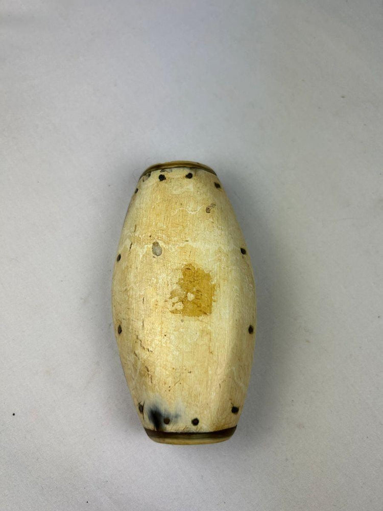 Napoleonic prisoner-of-war bone snuff box with red and green floral motifs