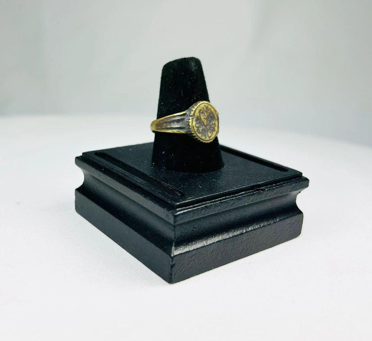 Late Roman–Early Byzantine floral signet-style ring in gilded bronze with aged patina