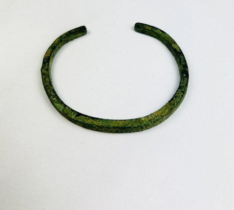 Mesopotamian and Levantine bronze and iron bracelets 6th millennium BCE–7th century CE