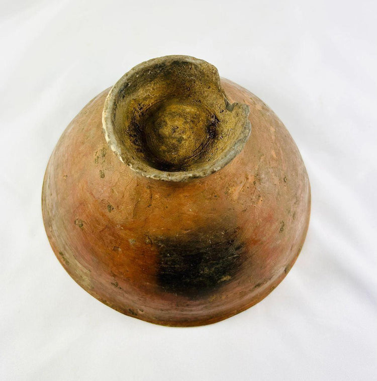 800–1500 CE Nariño bowl from Colombia and Ecuador, geometric border and monkey motifs, Pre-Columbian terracotta