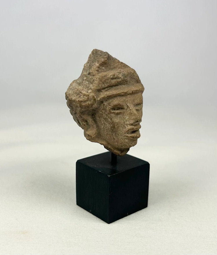 Side profile view showing hand-modeled features of a terracotta effigy fragment