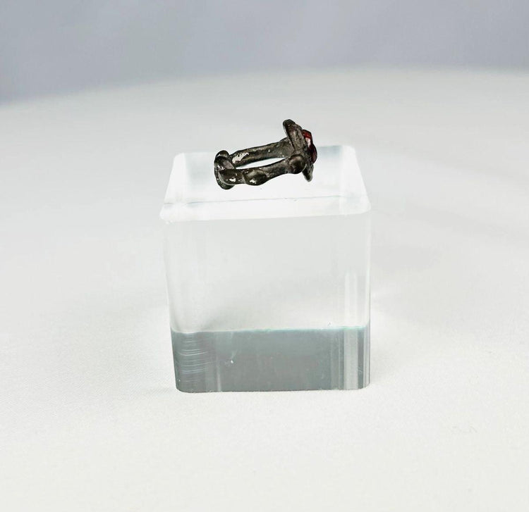 Ancient garnet intaglio ring from 4th–6th century CE preserving craftsmanship