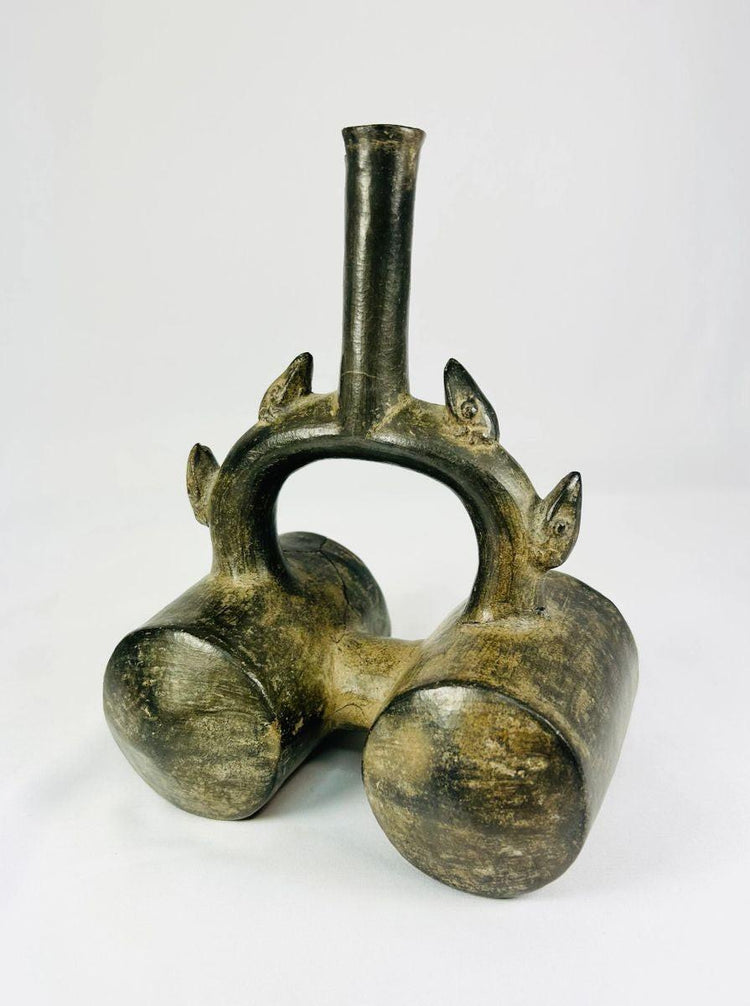 Chimu culture greyware stirrup vessel from 900–1470 CE Peru