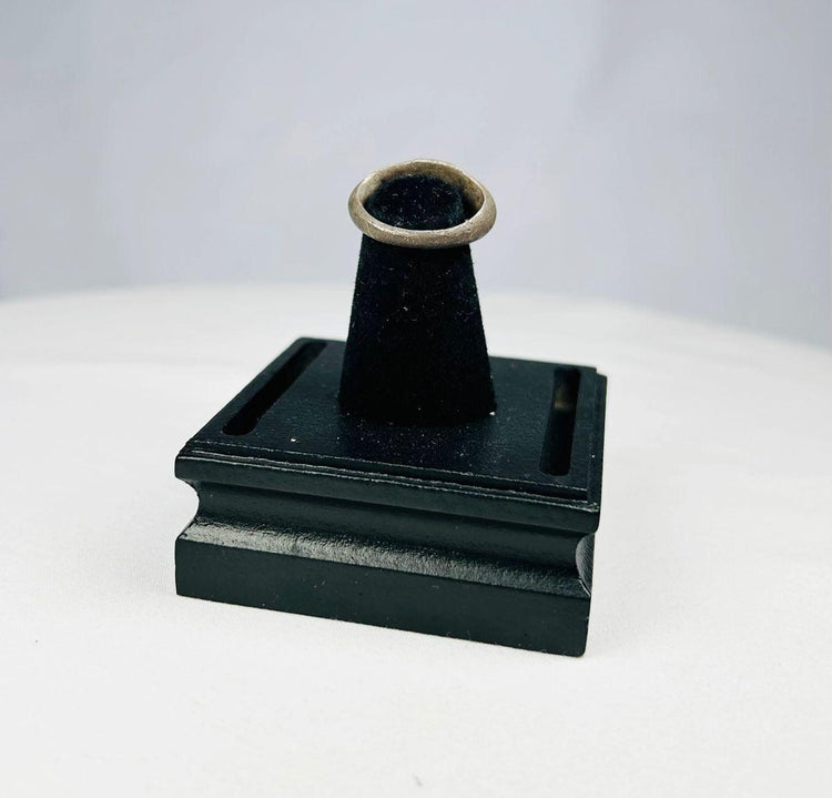 Ancient signet ring from 3rd–5th century CE with detailed bezel engraving