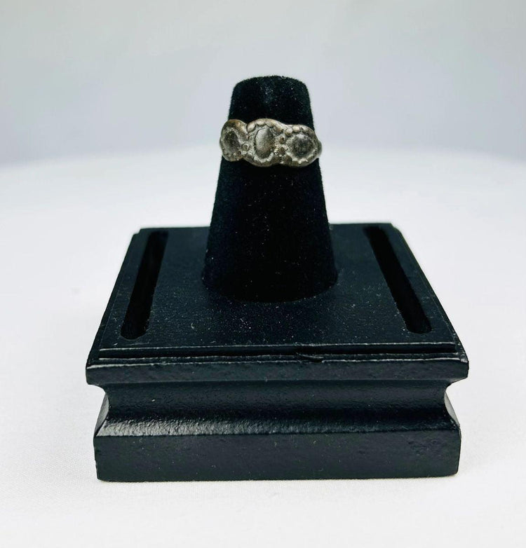 Late Roman to Byzantine silver ring with clustered bezel design