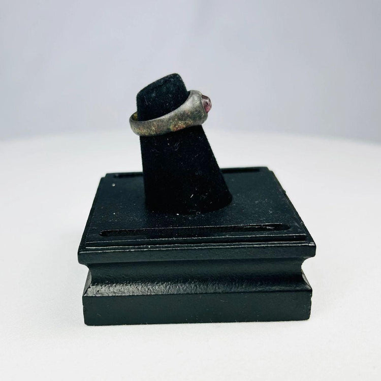 Silver ring from Sassanian Empire with polished carnelian intaglio design