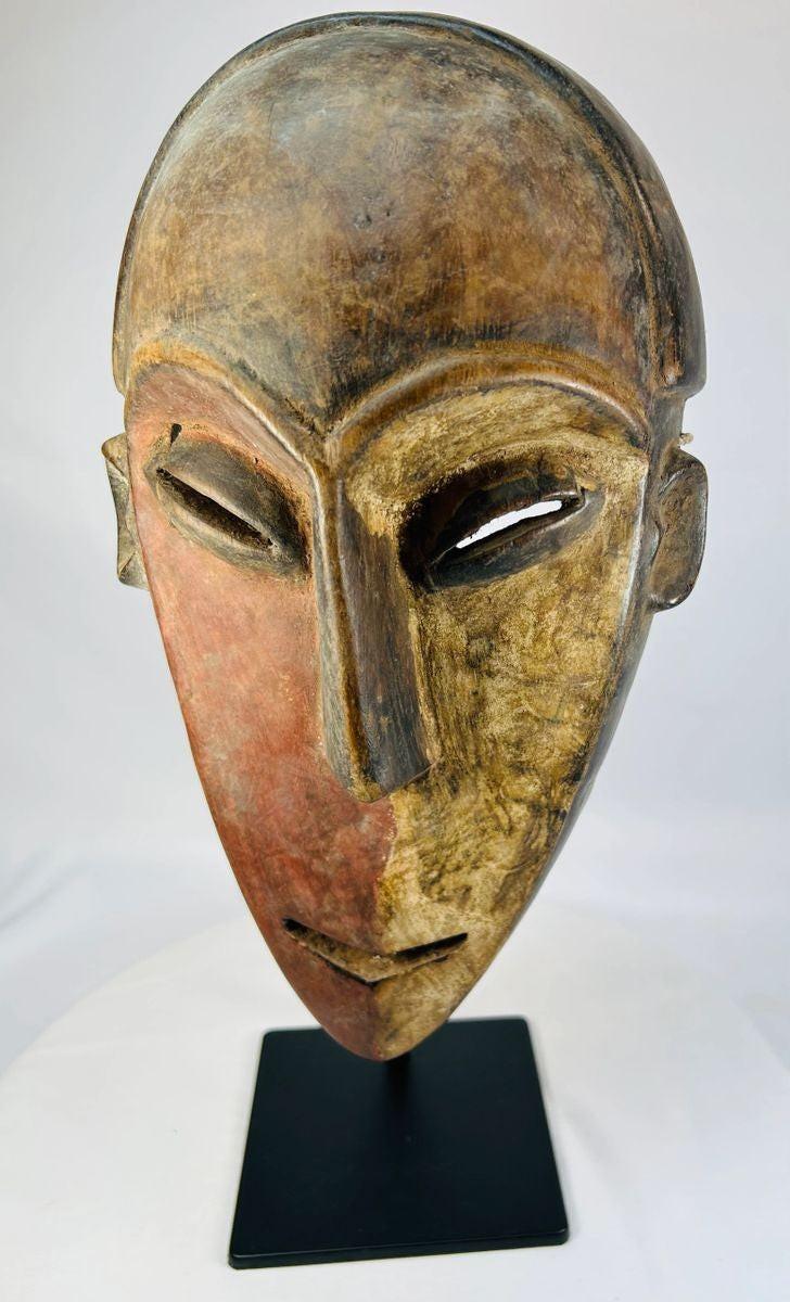 Dan ceremonial mask with dual-tone pigments and elongated eyes