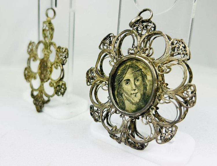 19th-century Catholic devotional pendant with engraved Christ under glass