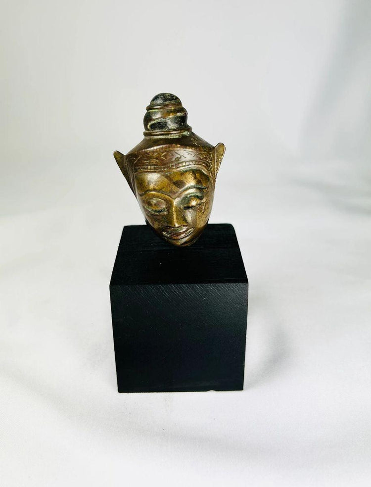 18th–19th century Southeast Asian bronze Buddha head, pointed ushnisha, natural green patina, Thailand or Cambodia