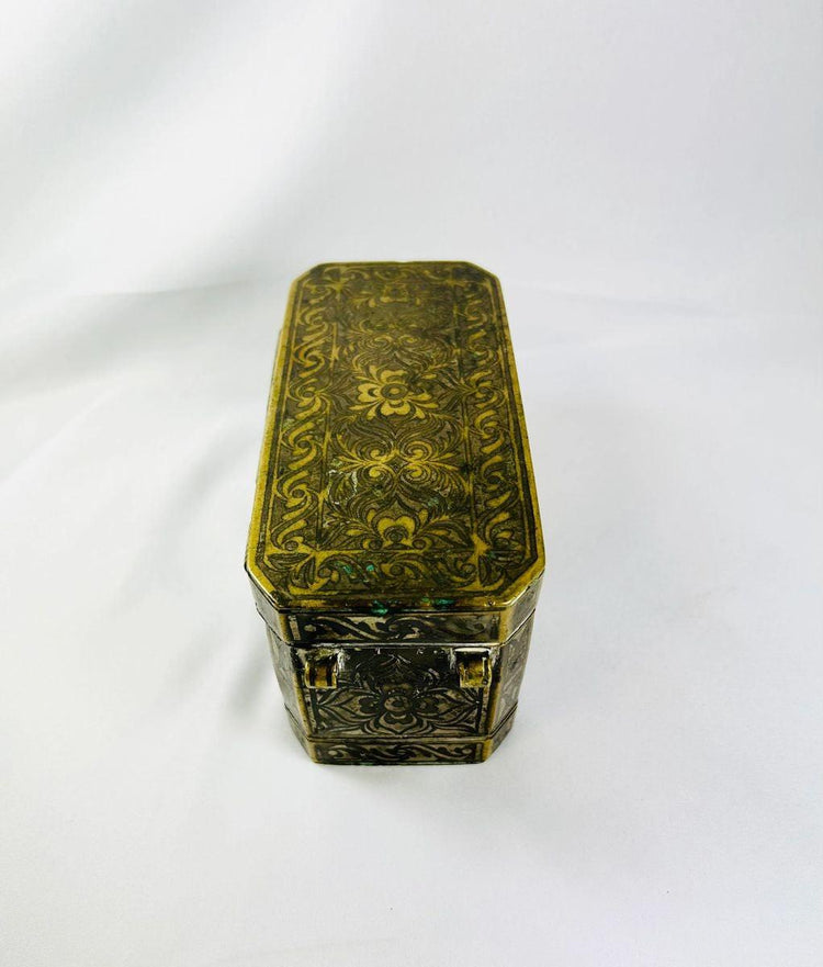 Mindanao ceremonial betel nut box four internal hinged compartments circa 1780–1820