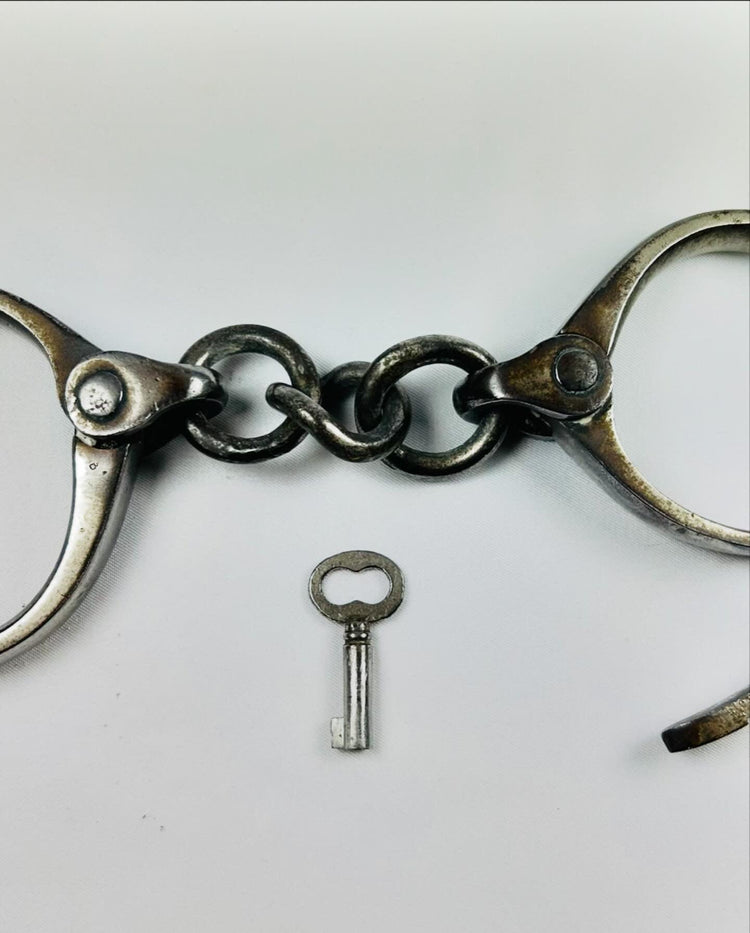 Early 1900s U.S. handcuffs, Tower Detective design, complete with key