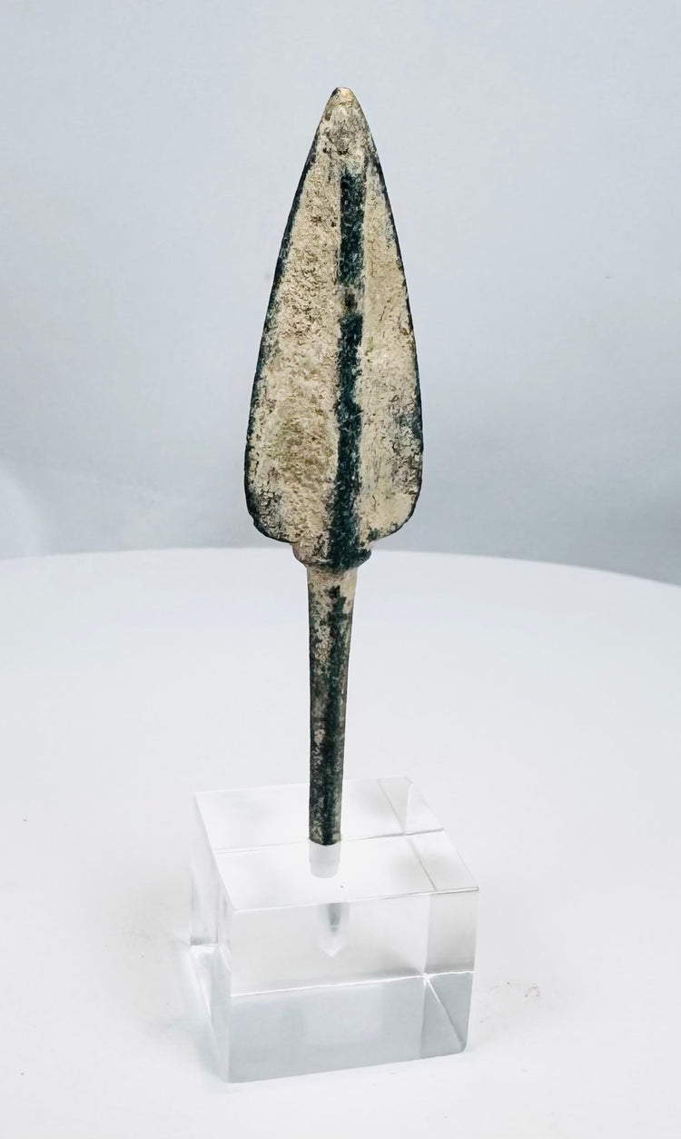 Ribbed lanceolate bronze projectile head with pale mineral encrustation