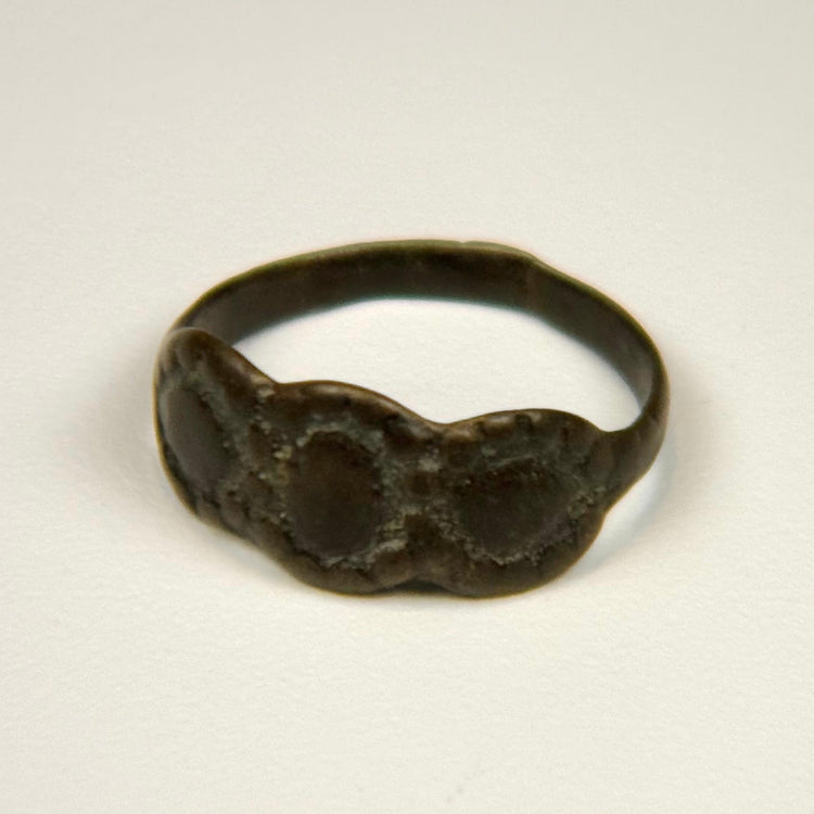Ancient Late Roman to Early Byzantine silver ring with three clustered oval motifs, circa 300–600 CE