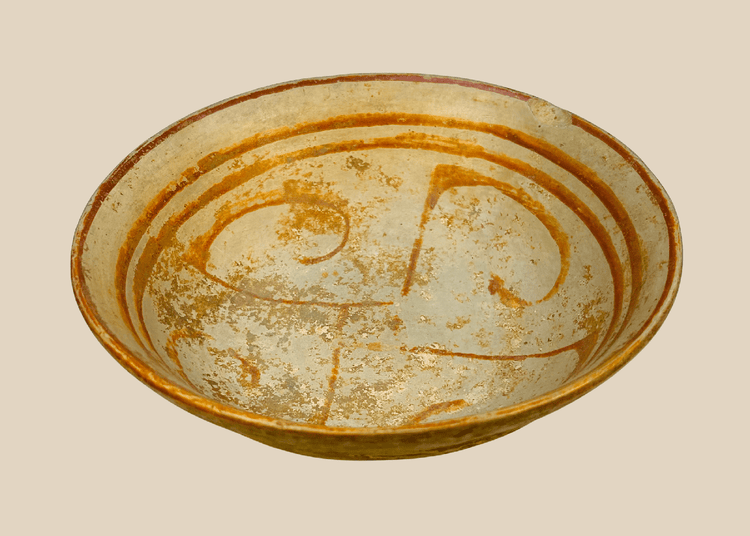 Pre-Columbian West Mexican terracotta bowl with cream slip and painted design