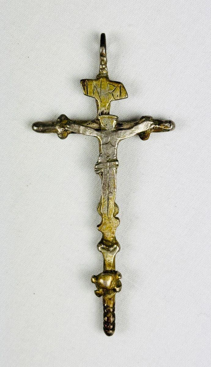 Colgante de crucifijo católico antiguo | Plata fundida con dorado | Sur de Europa | Circa 1780-1820