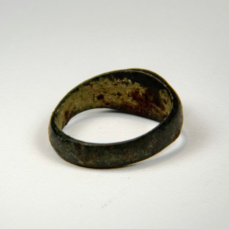 Side angle of Sassanian silver and carnelian ring showing the raised gemstone setting and aged band