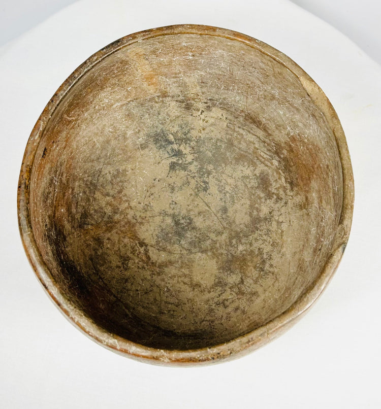 Pre-Columbian painted pottery bowl with rounded form and everted rim