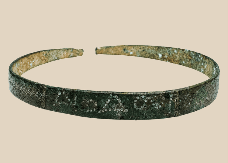 Ancient Western Asiatic bronze bracelet with open penannular form and animal-head terminals