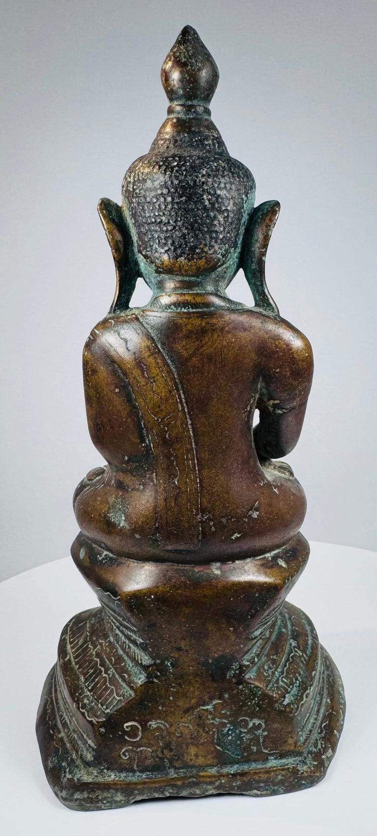 Rear view of the Burmese Buddha showing the draped monastic robe