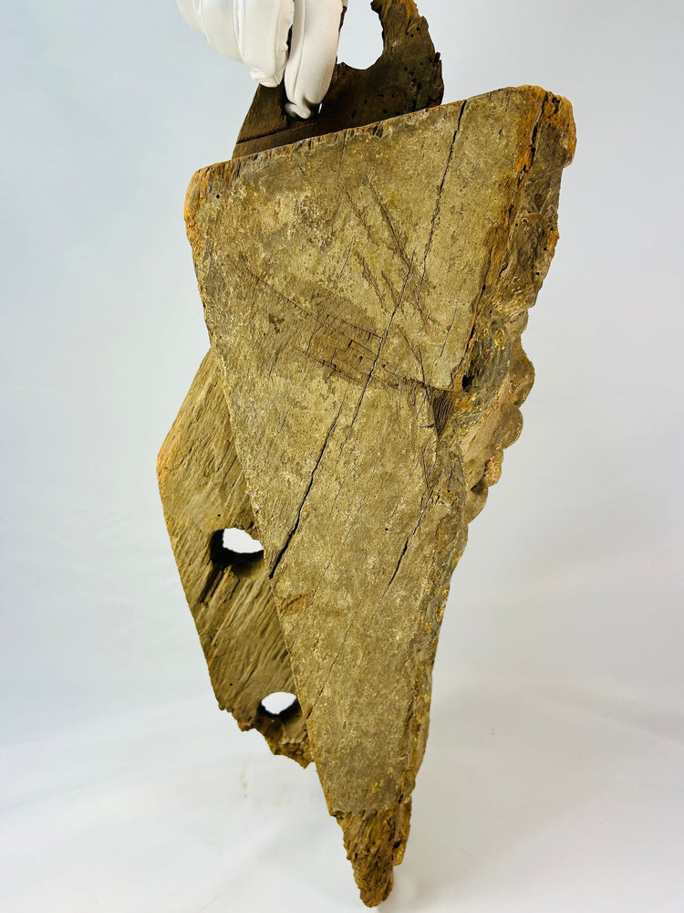 Late 17th–early 18th century Baroque lion corbel with integral tenon and fixing holes for mounting