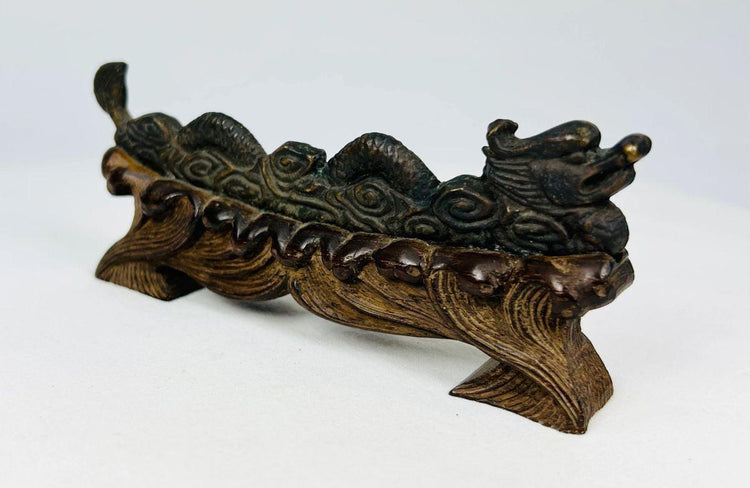 Porte-encens en bronze représentant un dragon chinois | Socle en bois dur sculpté | Fin de la dynastie Qing | Vers 1900-1930