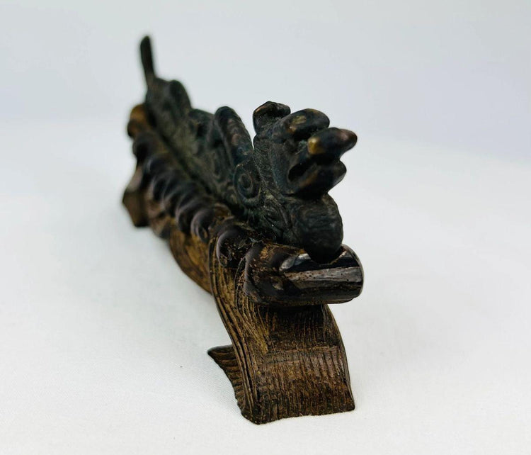 Porte-encens en bronze représentant un dragon chinois | Socle en bois dur sculpté | Fin de la dynastie Qing | Vers 1900-1930