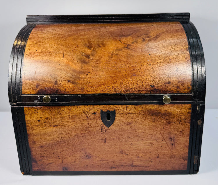 Early 19th century mahogany decanter case displaying rich wood grain, hinged construction and brass fittings