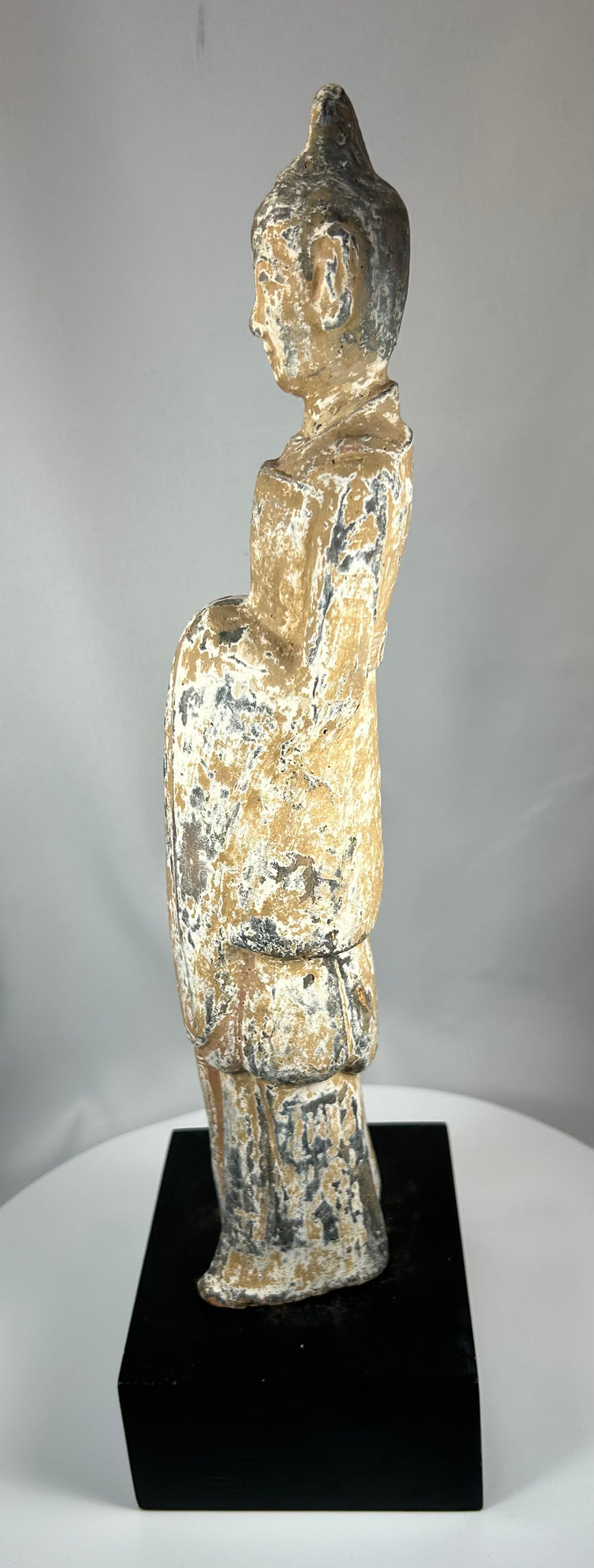 early medieval Chinese funerary sculpture with folded sleeve posture