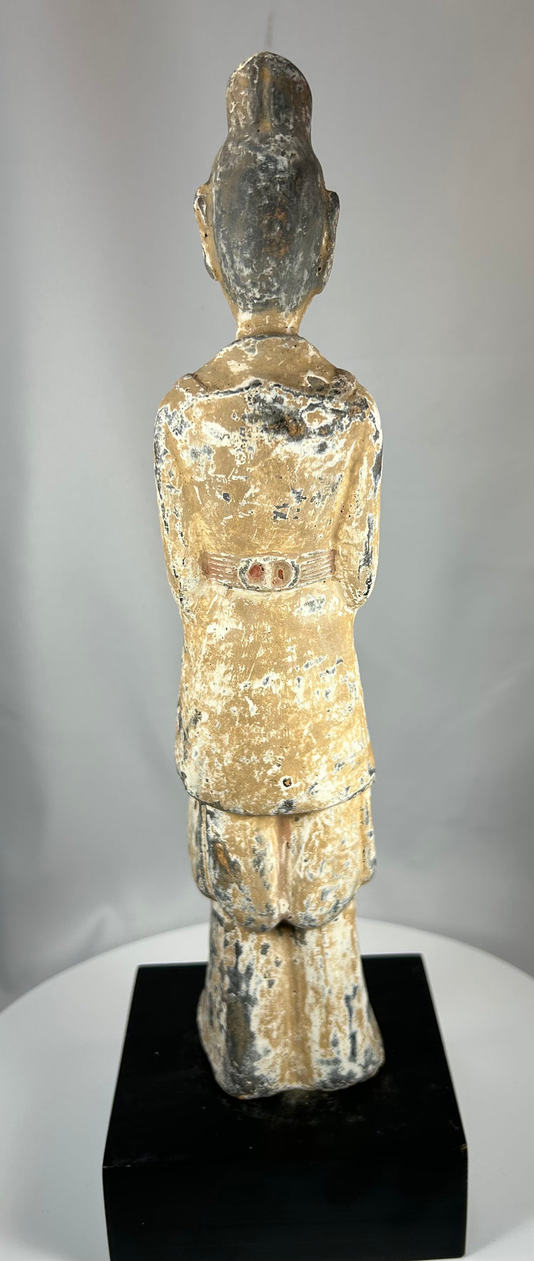 Northern Wei dynasty tomb attendant figure with polychrome pigment traces