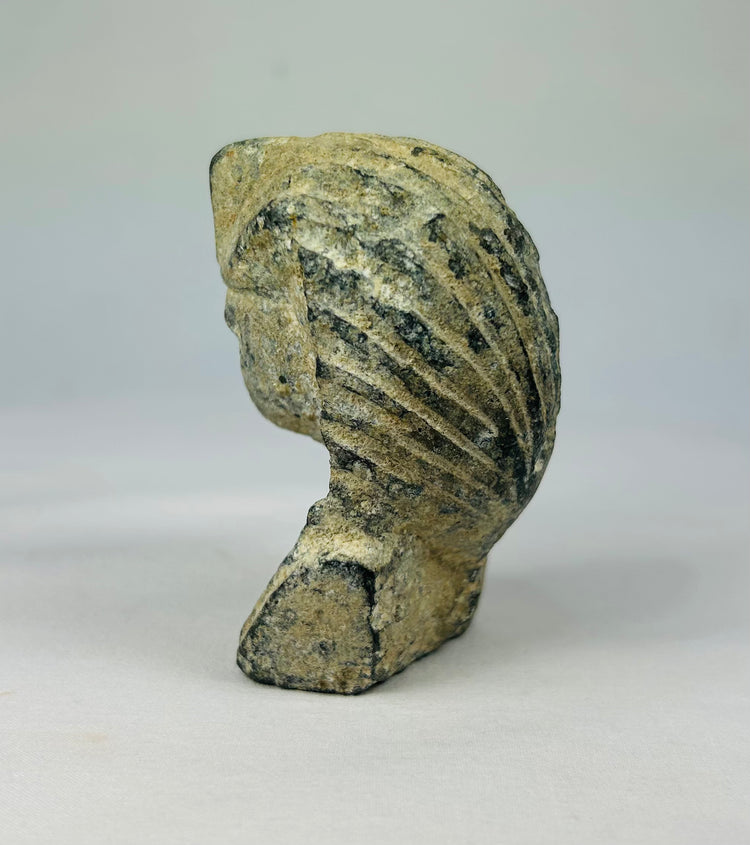 European Grand Tour reproduction of an Egyptian pharaoh’s head in carved limestone with nemes and uraeus, circa 19th–20th century, on a soft neutral backdrop.