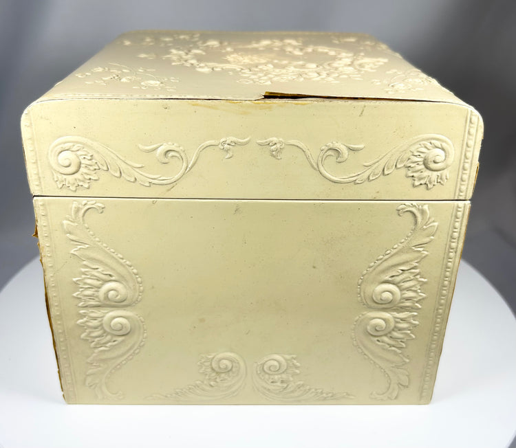 Antique collar box with silk lining and period detachable shirt collars