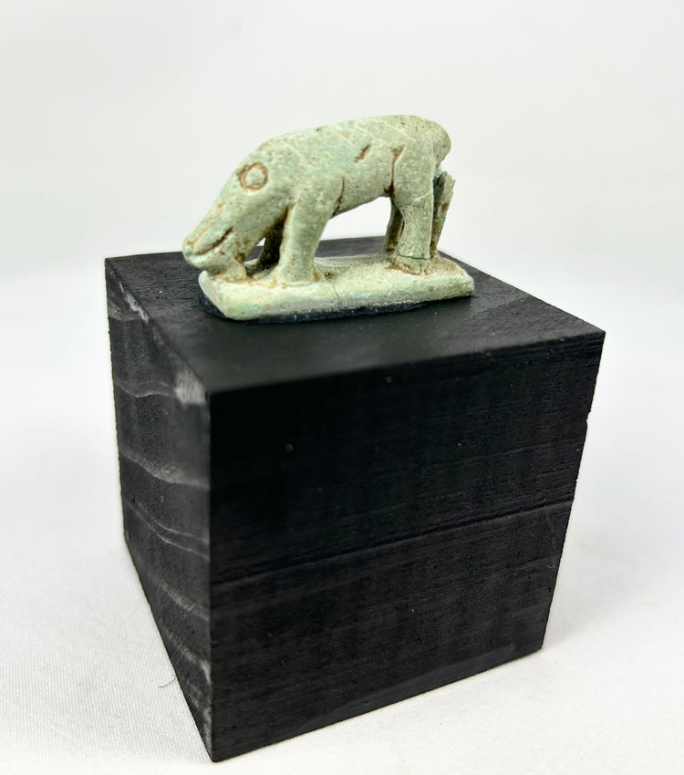 Fayenza egipcia | Amuleto de musaraña | Periodo Tardío-Ptolemaico | Circa 664-30 a. C.