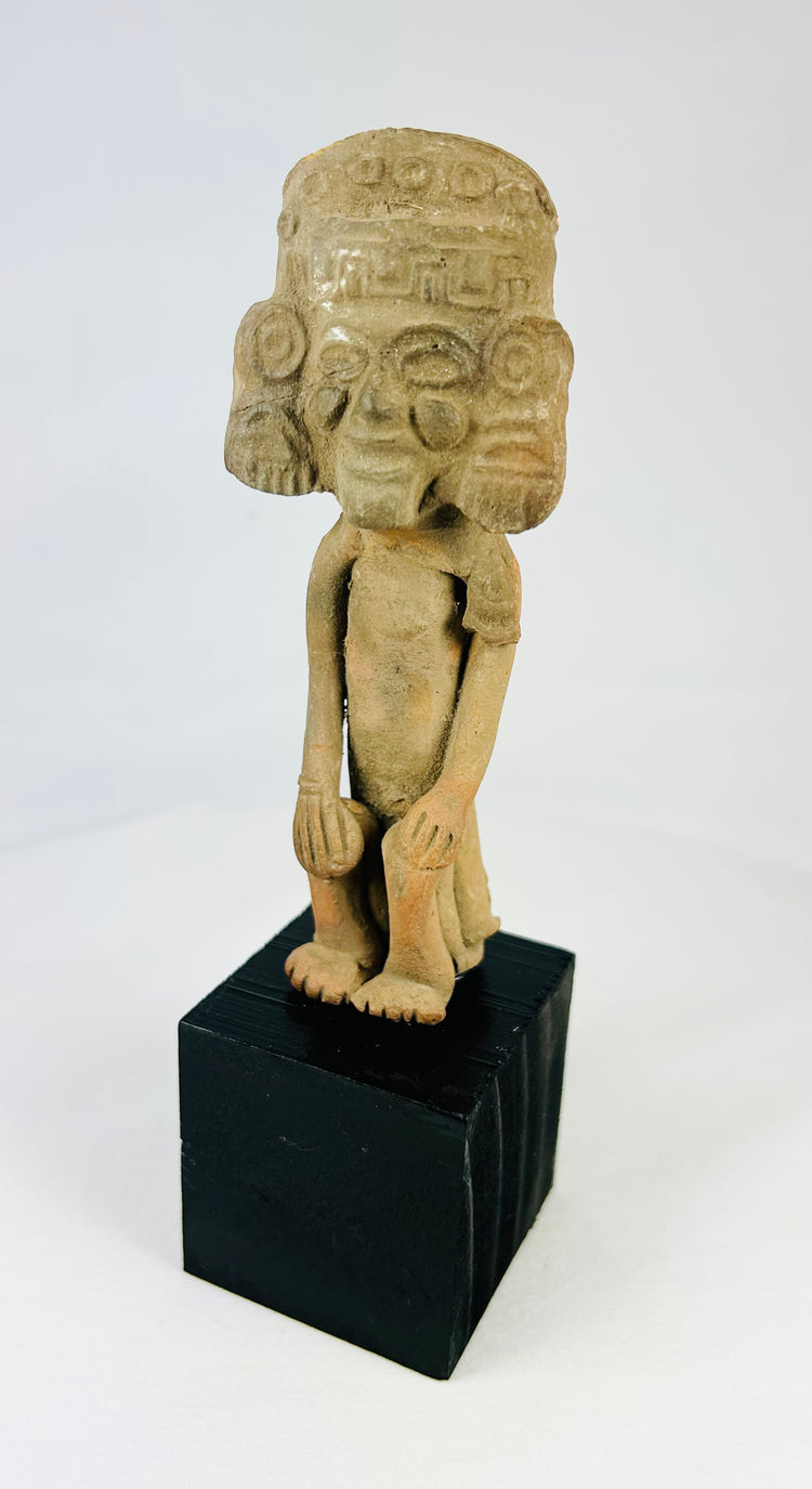 Asistente clásico de terracota teotihuacana | Manos sobre las rodillas | Circa 250-600 d. C.