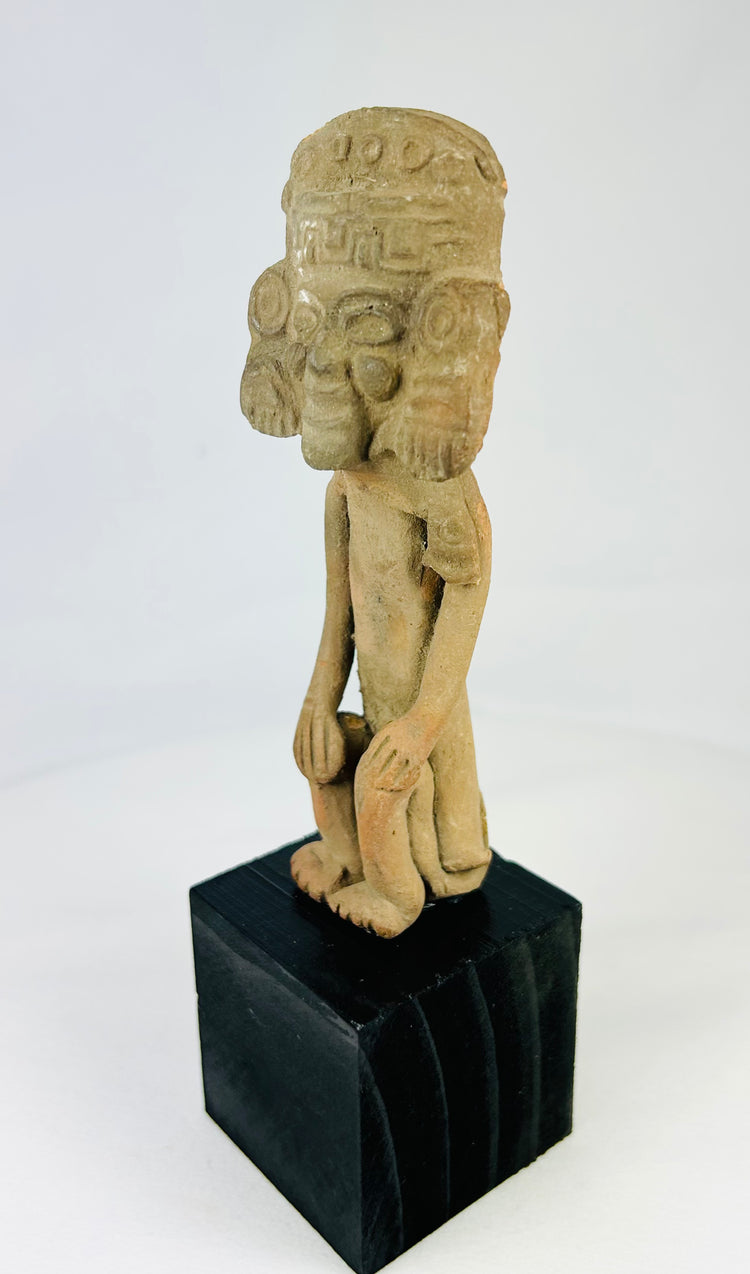 Asistente clásico de terracota teotihuacana | Manos sobre las rodillas | Circa 250-600 d. C.