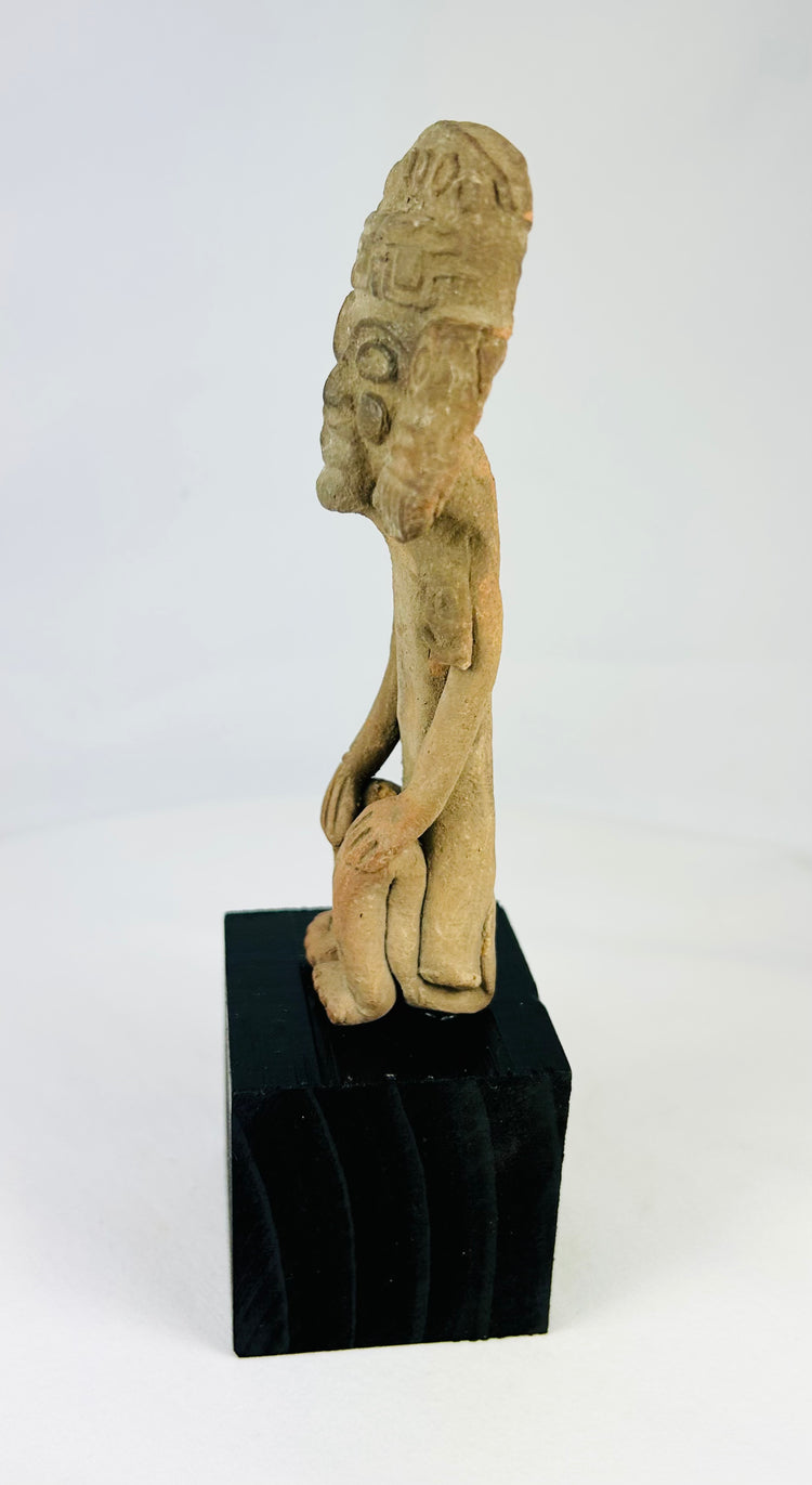 Asistente clásico de terracota teotihuacana | Manos sobre las rodillas | Circa 250-600 d. C.