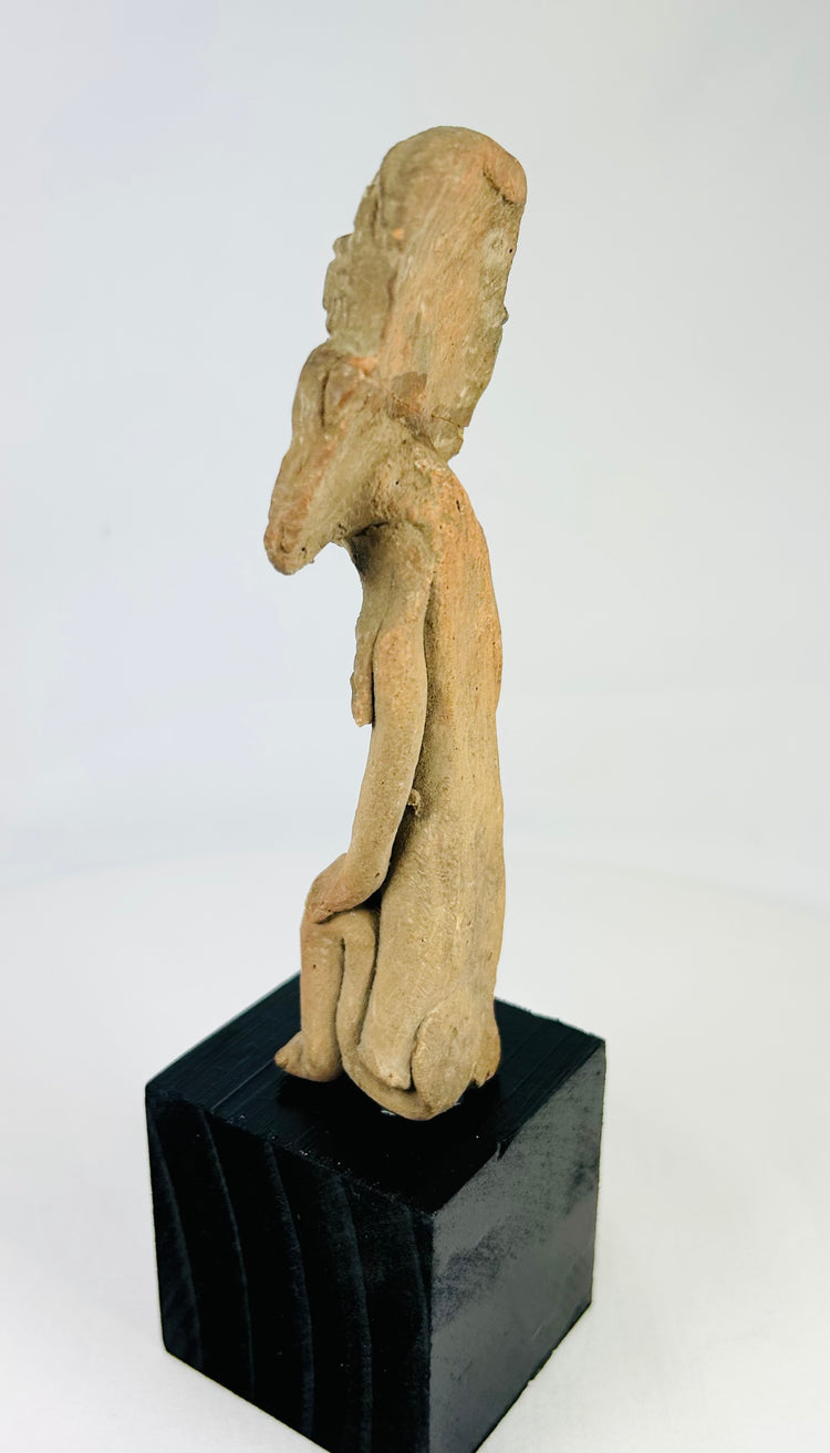 Asistente clásico de terracota teotihuacana | Manos sobre las rodillas | Circa 250-600 d. C.