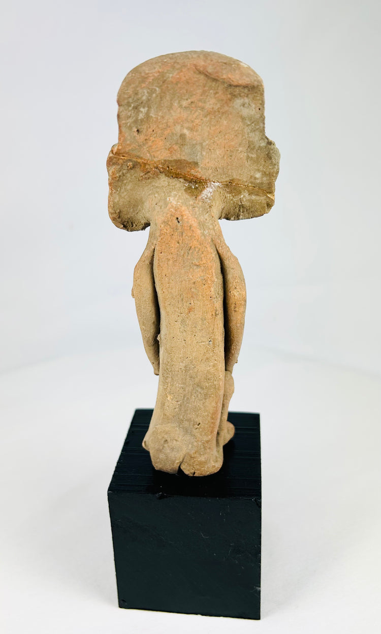 Asistente clásico de terracota teotihuacana | Manos sobre las rodillas | Circa 250-600 d. C.