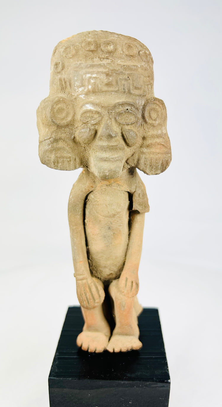 Asistente clásico de terracota teotihuacana | Manos sobre las rodillas | Circa 250-600 d. C.