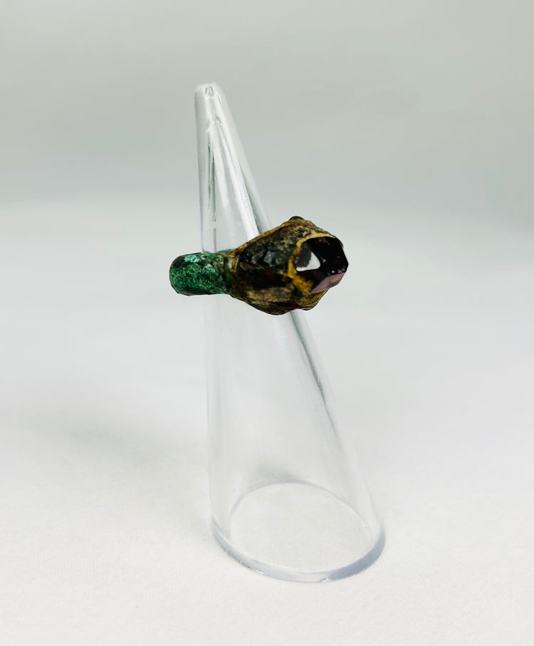 9th–7th century BCE bronze ring from Assyria with garnet intaglio design