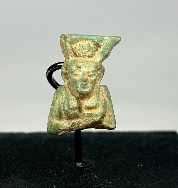 blue green sekhmet amulet with tripartite wig and crown traces