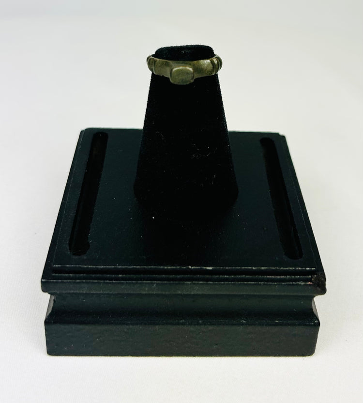 Mediterranean or Near Eastern antique ring reflecting historical artistry