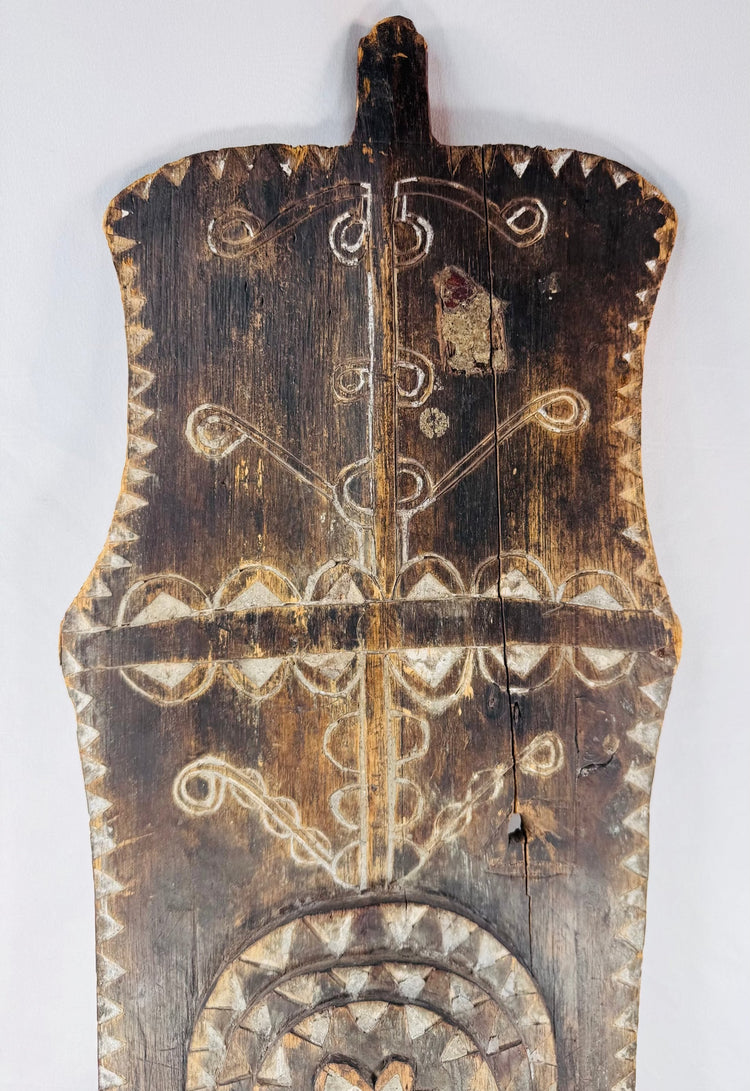 Upper section of an African wooden shield with branching motifs and pale pigment