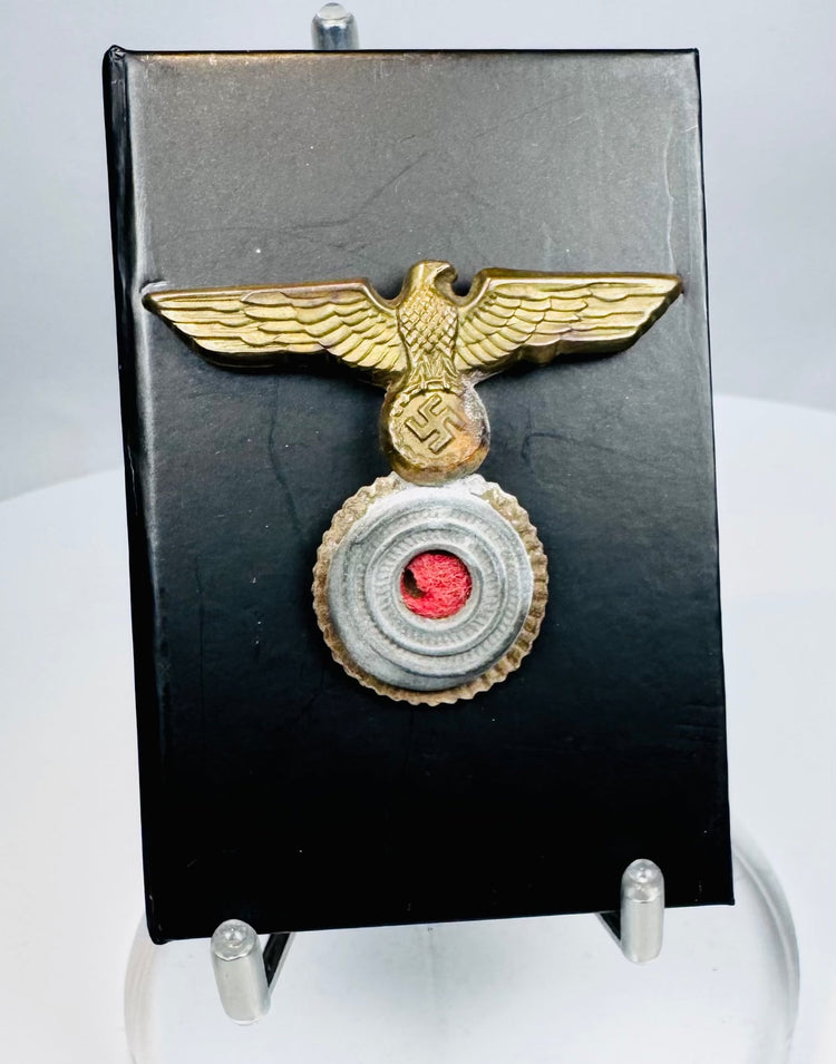 German Kriegsmarine enlisted sailor cap badge with gilt eagle and red felt cockade