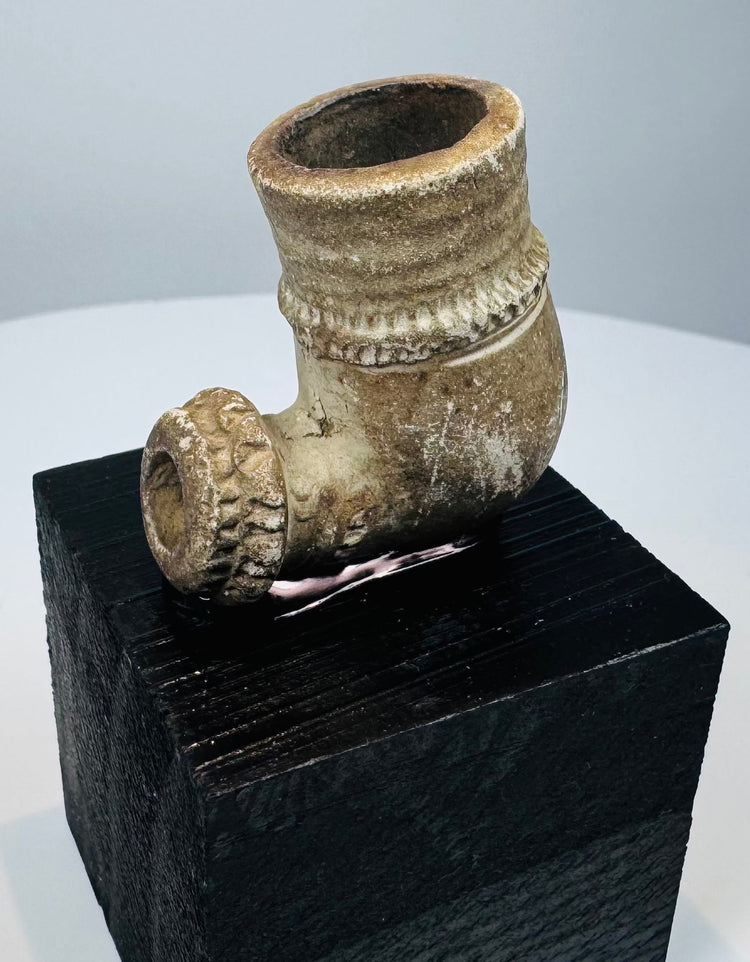 Hand-shaped earthenware tobacco pipe bowl with decorative incised collar